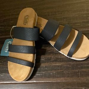 Cliffs 9.5 brand new with tags sandals - memory foam!